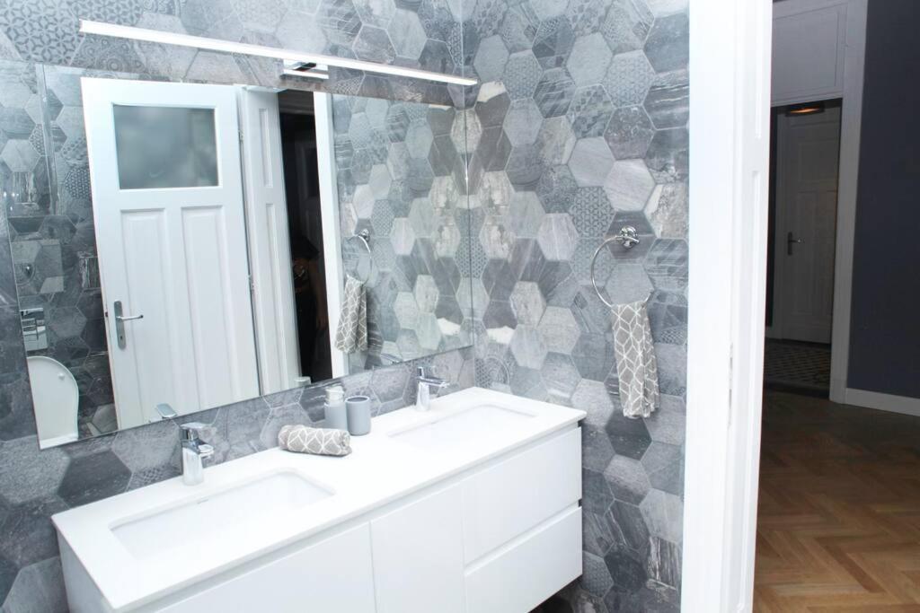 *Citadel* 2Br - City Center София Экстерьер фото