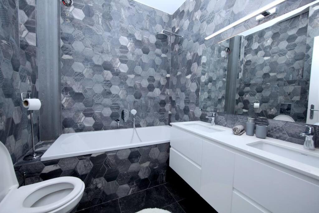 *Citadel* 2Br - City Center София Экстерьер фото